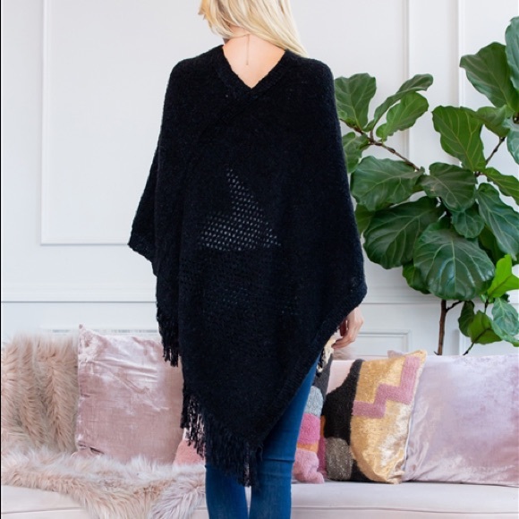 NEW TRENDY WOMEN’S BLACK SOFT SWEATER KNIT FRINGE PONCHO - Picture 2 of 4